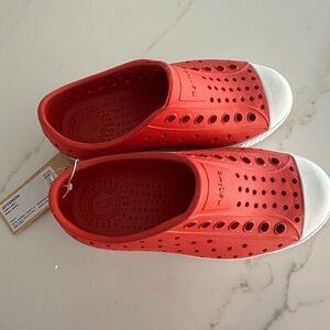 Native kids shoes Jefferson Red NWT C11
